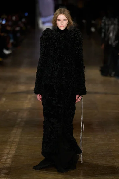 Look 9